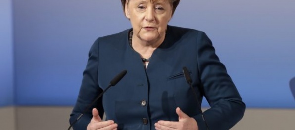 Erdogan musí prestať prirovnávať nemeckú vládu k nacistom, varuje ho Merkelová