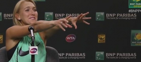 Video: Vesninovej zobrali trofej z Indian Wells, dali ju Federerovi