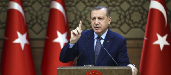 Erdogan pohrozil prehodnotením vzťahov s “fašistickou a krutou” Európou