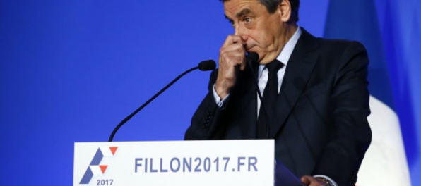 Fillon je podozrivý z toho, že za 50 000 dolárov sprostredkoval schôdzku s Putinom