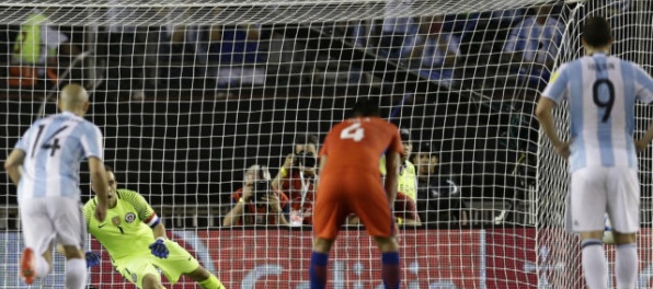 Video: Messi gólom z penalty rozhodol o triumfe Argentíny, Brazília deklasovala Uruguaj