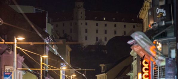 V sobotu večer na hodinu zhasnú Bratislavský hrad i Prezidentský palác