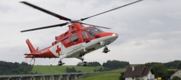 Leteckí záchranári pomáhali ťažko zranenému chlapcovi, zrazilo ho auto