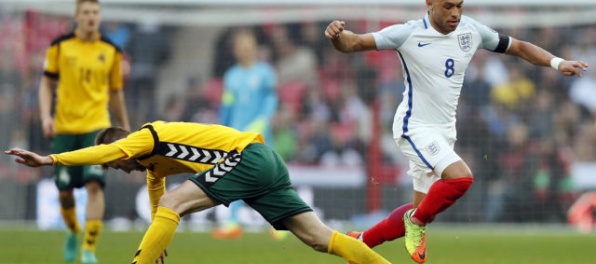 Video: Angličania zdolali Litovčanov. Česi dali šesť gólov, Nemci štyri