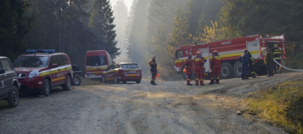 Hasiči lokalizovali požiar trávy v obci Vrbov