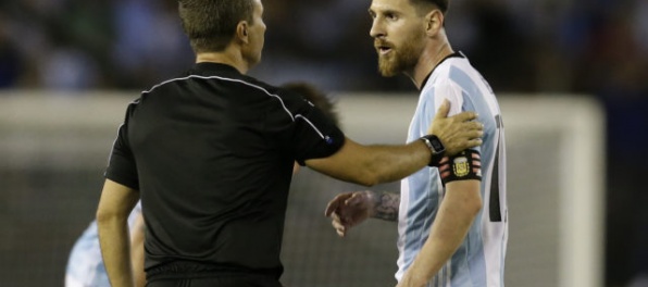 Messi sa odvolal voči trestu. Neslušné slová nesmerovali na rozhodcov, tvrdí