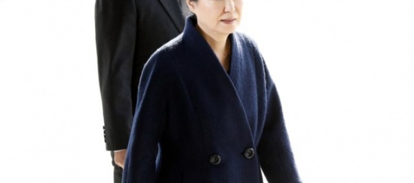 Juhokórejskú exprezidentku Pak Kun-hje zatkli a previezli do väzby