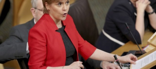 Sturgeonová oficiálne požiada Mayovú o druhé škótske referendum
