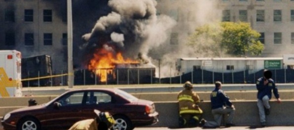 Na webe FBI znova zverejnili fotografie zachytávajúce útok na Pentagon z 11. septembra 2001