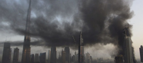 Video: Mrakodrap v Dubaji zasiahol veľký požiar, bolo počuť výbuchy