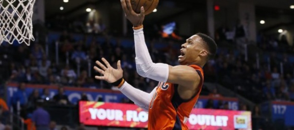 Video: Westbrook sa 41. triple-double vyrovnal Robertsonovi, Brooklyn nastrieľal 141 bodov