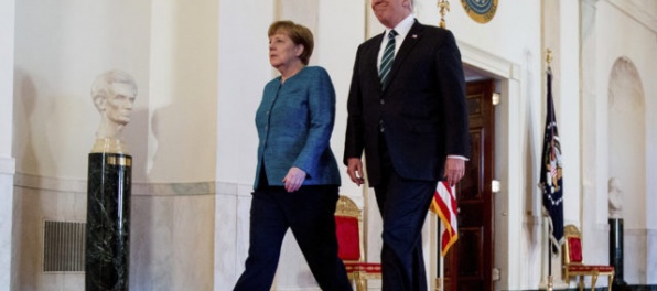 Merkelová a Trump spolu hovorili o východe Ukrajiny aj Afganistane