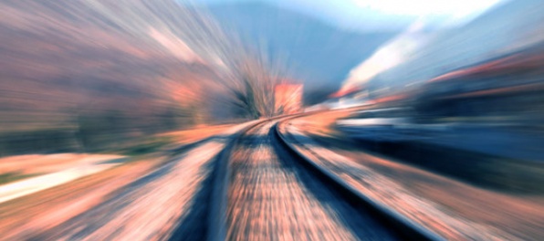 Prechádzajúci vlak pri Ružomberku zachytil 24-ročnú ženu, kolíziu neprežila