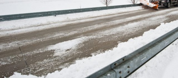 Pod Tatry sa vrátila zima, na niektorých miestach intenzívne sneží