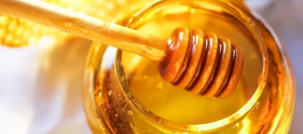Med z niektorých exotických rastlín môže vyvolávať alergické reakcie