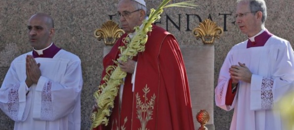 Pápež na Kvetnú nedeľu odsúdil utrpenie v dôsledku vojen a terorizmu