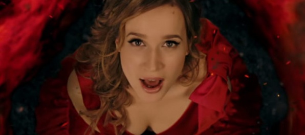 Kristína zverejnila videoklip k piesni Láska bombová