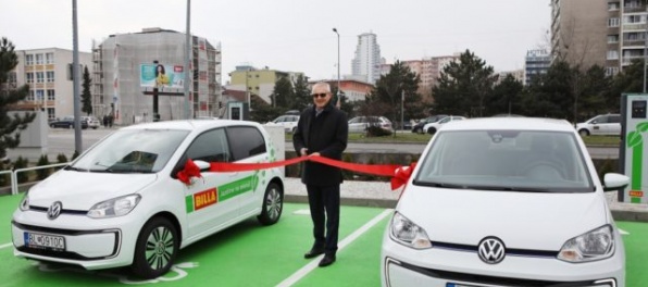 BILLA ide ekologickou cestou. Spúšťa nabíjacie elektrostanice pre elektromobily