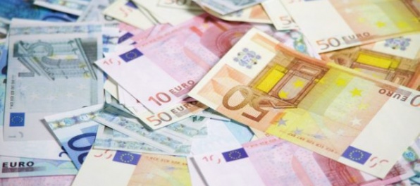 Odborári navrhujú zvýšiť minimálnu mzdu na budúci rok na 492 eur