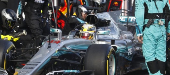 Formula 1 sa sťahuje na okruh v Bahrajne, pokračuje súboj Ferrari s Mercedesom