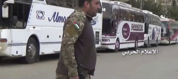 Konvoj autobusov s evakuovanými ľuďmi zasiahol pred Aleppom smrtiaci výbuch