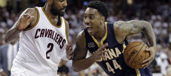 Video: Cleveland Cavaliers začali cestu za obhajobou titulu NBA tesnou výhrou