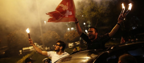 Aktualizované: Turecké referendum sa skončilo, Erdogan a jeho prívrženci oslavujú