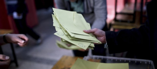 V tureckom referende mohlo byť zmanipulovaných až 2,5 milióna hlasov, tvrdia pozorovatelia