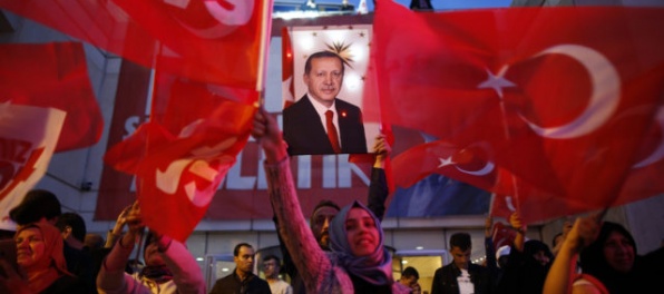 Turecká opozícia požiadala o anulovanie výsledkov referenda, považuje ich za nezákonné