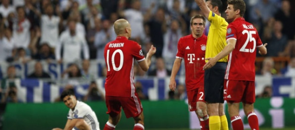 Bayern Mníchov sa cíti byť podvedený, z vyradenia v Lige majstrov viní maďarského rozhodcu