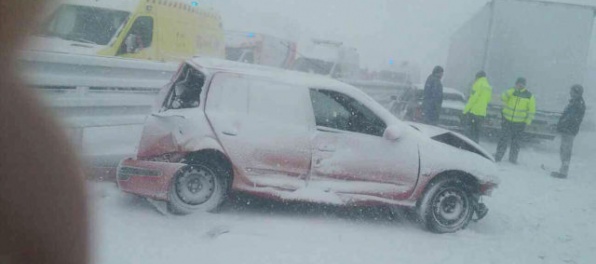 Aktualizované: Na severnej D1 medzi Popradom a Spišským Štvrtkom sa zrazili desiatky áut