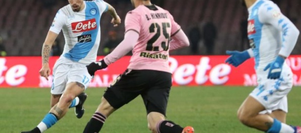 Video: Hamšíkov Neapol zachraňoval bod v Sassuole, Juventus hladko zdolal Janov