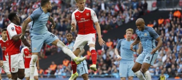 Video: Arsenal v napínavom súboji zdolal ManCity, o finalistovi FA Cupu rozhodlo predĺženie