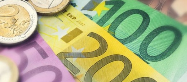 Spoločná európska mena v pondelok posilnila