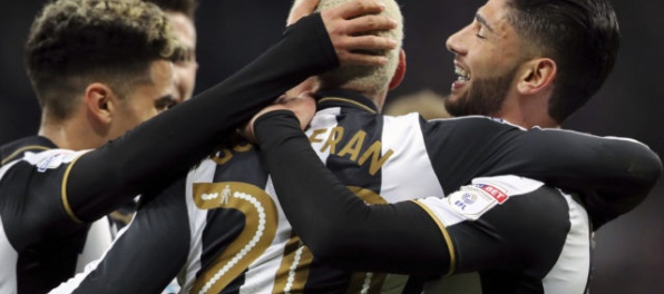 Slávny klub Newcastle United sa po ročnej prestávke vracia do Premier League