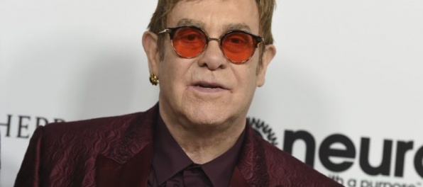 Elton John zrušil deväť koncertov, nakazil sa nezvyčajnou bakteriálnou infekciou