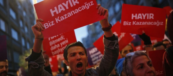 Turecká opozícia s odvolaním voči výsledku referenda neuspela, najvyšší súd jej pokus zamietol