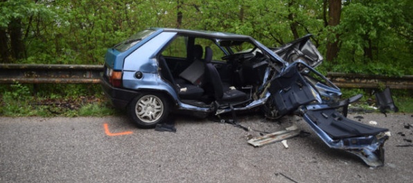 Foto: Anton bez vodičáku dostal šmyk, jeho Favorit sa čelne zrazil s Nissanom