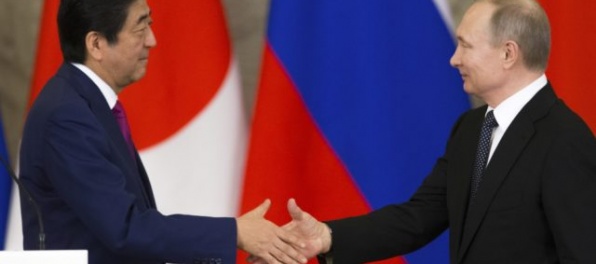 Putin sa stretol s japonským premiérom, rokovali o mierovej dohode a posilnení spolupráce
