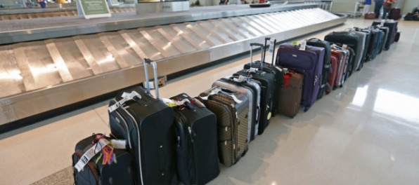 Nemeckí colníci našli v batožine na düsseldorfskom letisku vyše milióna eur
