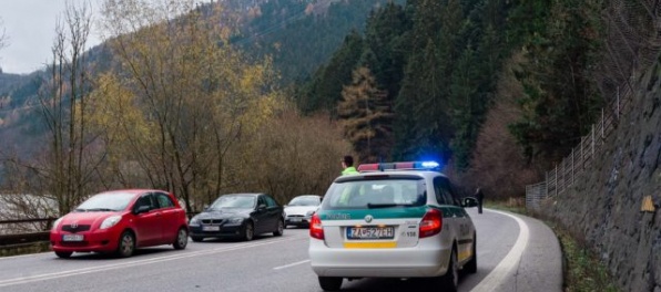 Vodiči pozor, pod Strečnom sú pre sanáciu skalného brala zúžené jazdné pruhy