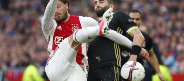 Ajax v semifinále Európskej ligy vyškolil Lyon, pred odvetou má trojgólový náskok