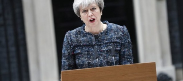 Britská premiérka obvinila predstaviteľov EÚ zo snahy zmanipulovať voľby