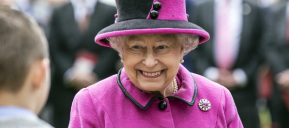 Buckinghamský palác zvolal do Londýna celý kráľovnin personál, vyvolal špekulácie o jej zdraví