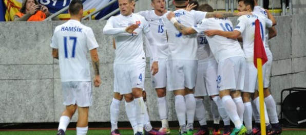 Slovensko si v rebríčku FIFA pohoršilo o jednu priečku, na čele je Brazília