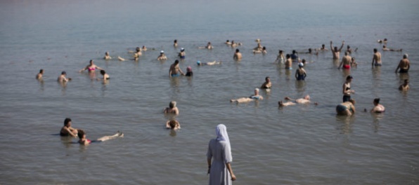 V Mŕtvom mori, ktoré nadnáša, sa utopil ruský turista