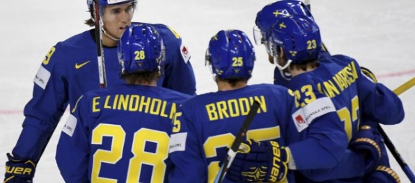 Video: Švédi rozdrvili domácich Nemcov a dosiahli prvé víťazstvo na MS v hokeji 2017