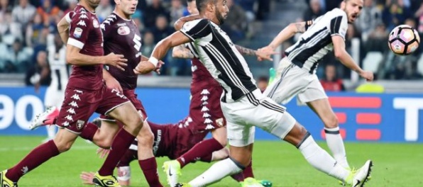 Video: Hamšíkov Neapol porazil Cagliari, Juventus ratoval bod v Derby della Mole