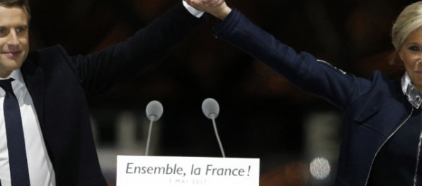 Na volebné víťazstvo Emmanuela Macrona reagovali svetoví politici