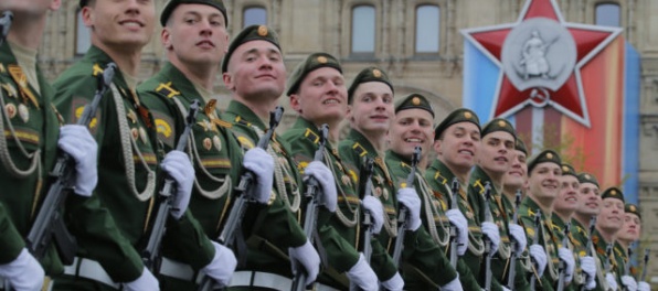 Video: Rusko ukázalo svoju silu, v Moskve sa konala vojenská prehliadka ku Dňu víťazstva